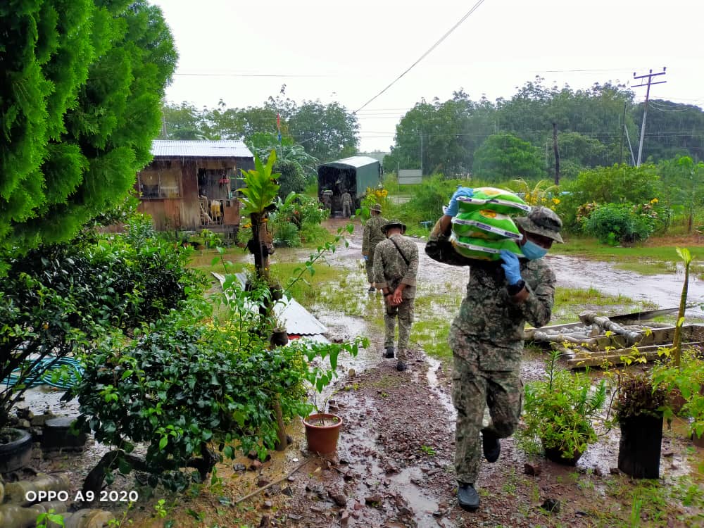 Trup Tentera Darat Batalion Ketiga Rejimen Askar Melayu Diraja Laksana Op Murni Bantu Agih Bantuan Makanan Di Kudat Suara Sabah Today